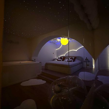 Moon Room, Nuit Insolite - Ollioules Toulon Var Dış mekan fotoğraf