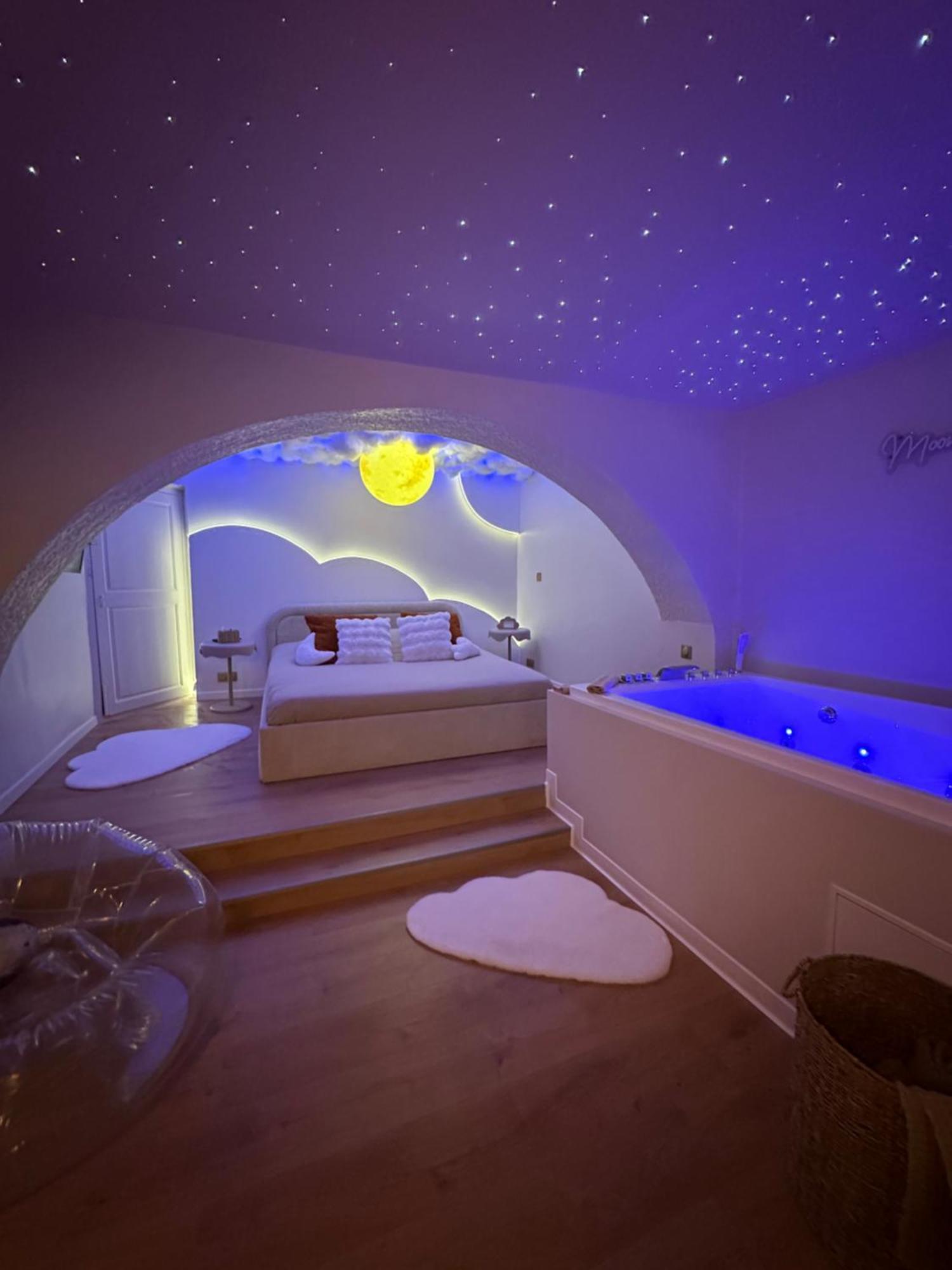 Moon Room, Nuit Insolite - Ollioules Toulon Var Dış mekan fotoğraf