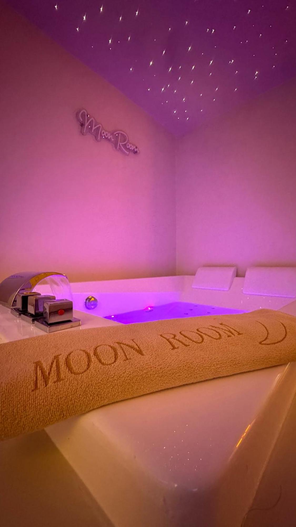 Moon Room, Nuit Insolite - Ollioules Toulon Var Dış mekan fotoğraf